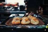 Zesty Zitronen-Ingwer-Scones, eine perfekte Mischung aus säuerlicher Zitrone und scharfem Ingwer in einem weichen, flakey Gebäck.